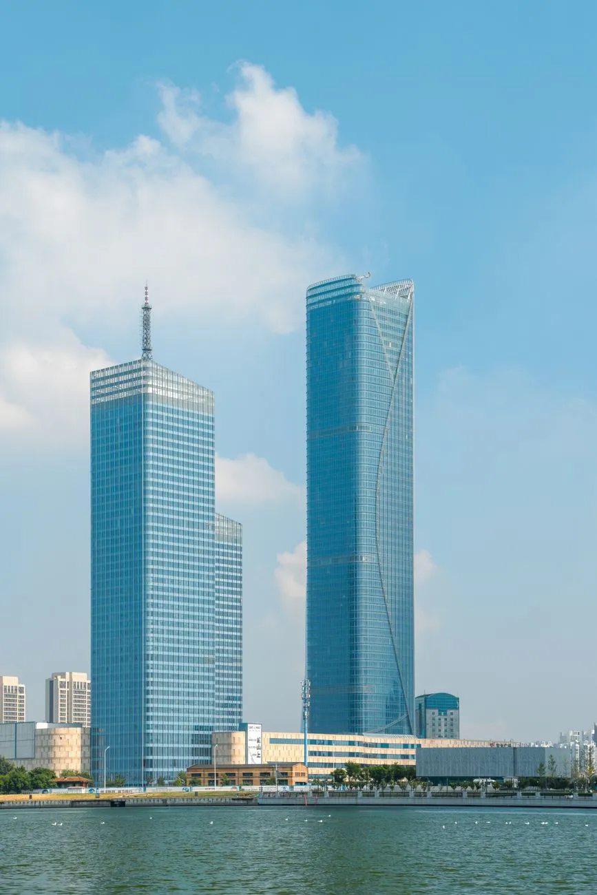 2025年门店形象设计趋势:从动线规划到橱窗陈列的实战解析